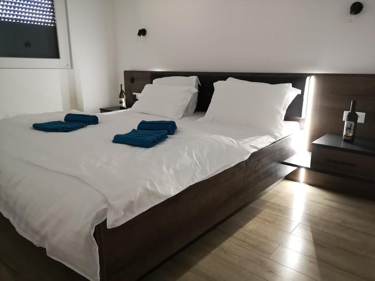 Ared-Atrium Mall Chrysflatty3 Premium Apartment 60Mp Arad Zewnętrze zdjęcie
